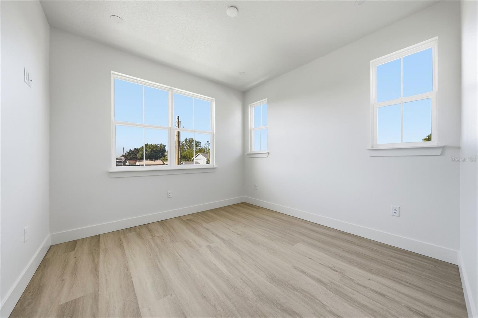 1605 Bryn Mawr St Property Photo 34