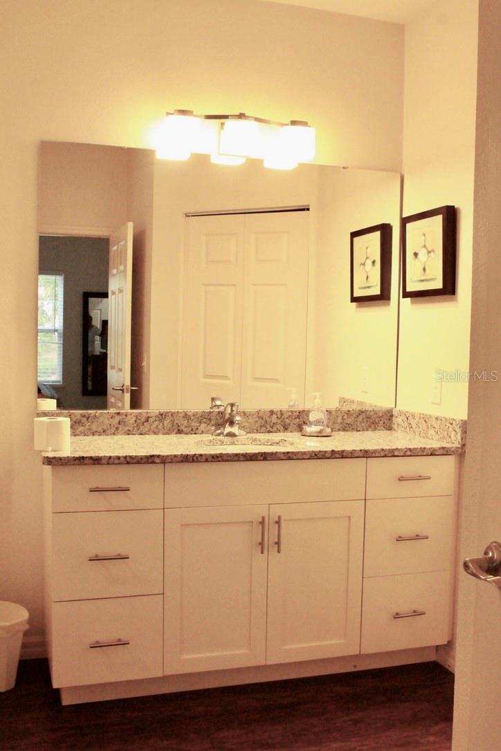 O6438058 Property Photo 10