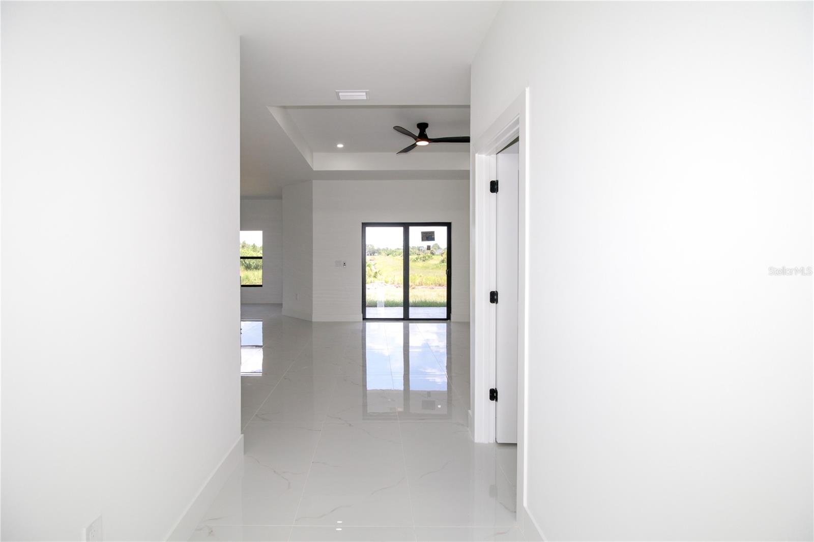 945 Commodore St Property Photo 8