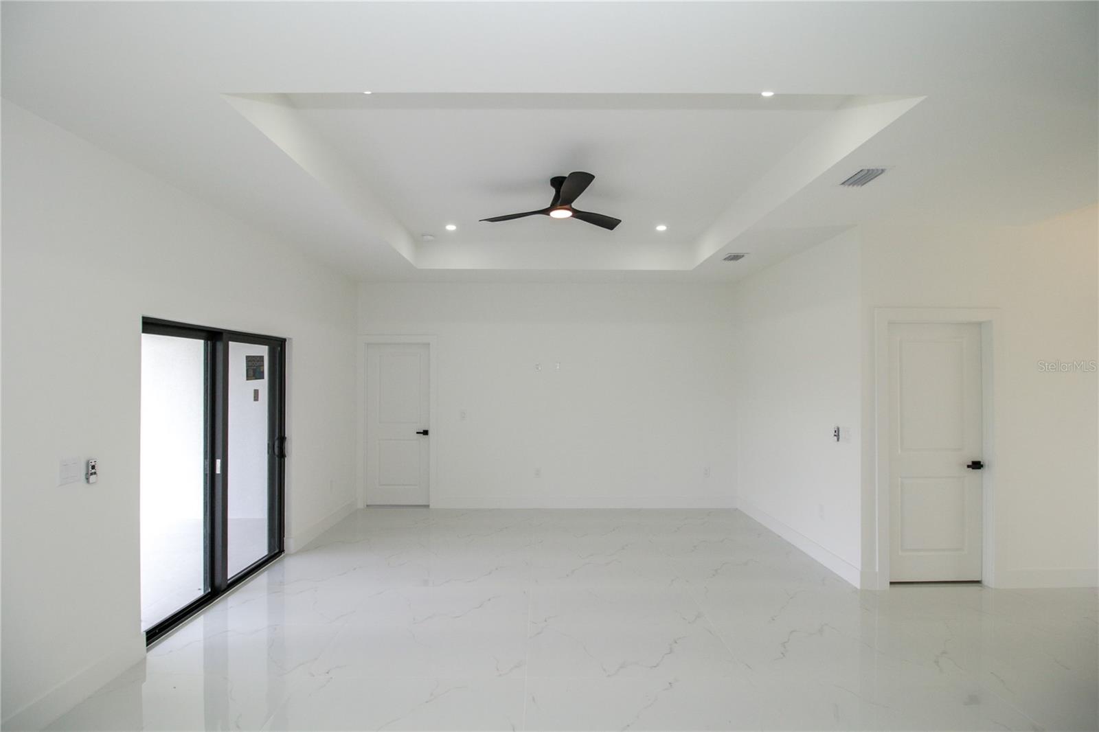 945 Commodore St Property Photo 9