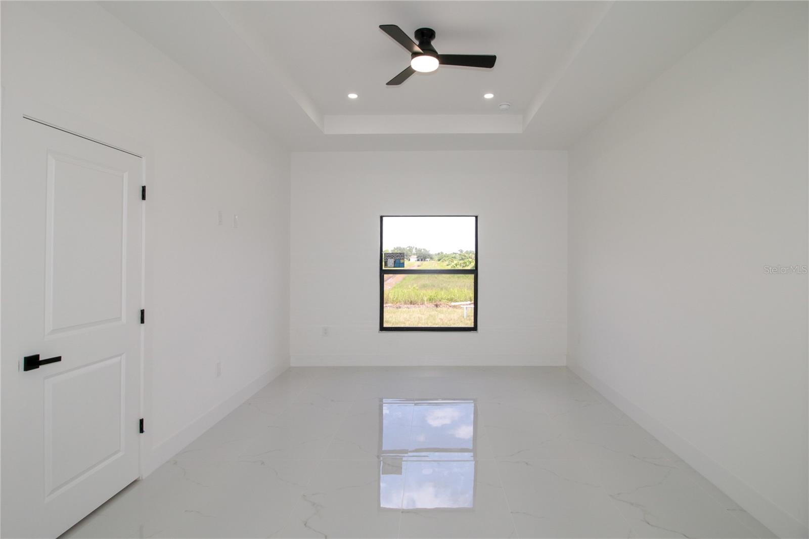945 Commodore St Property Photo 13