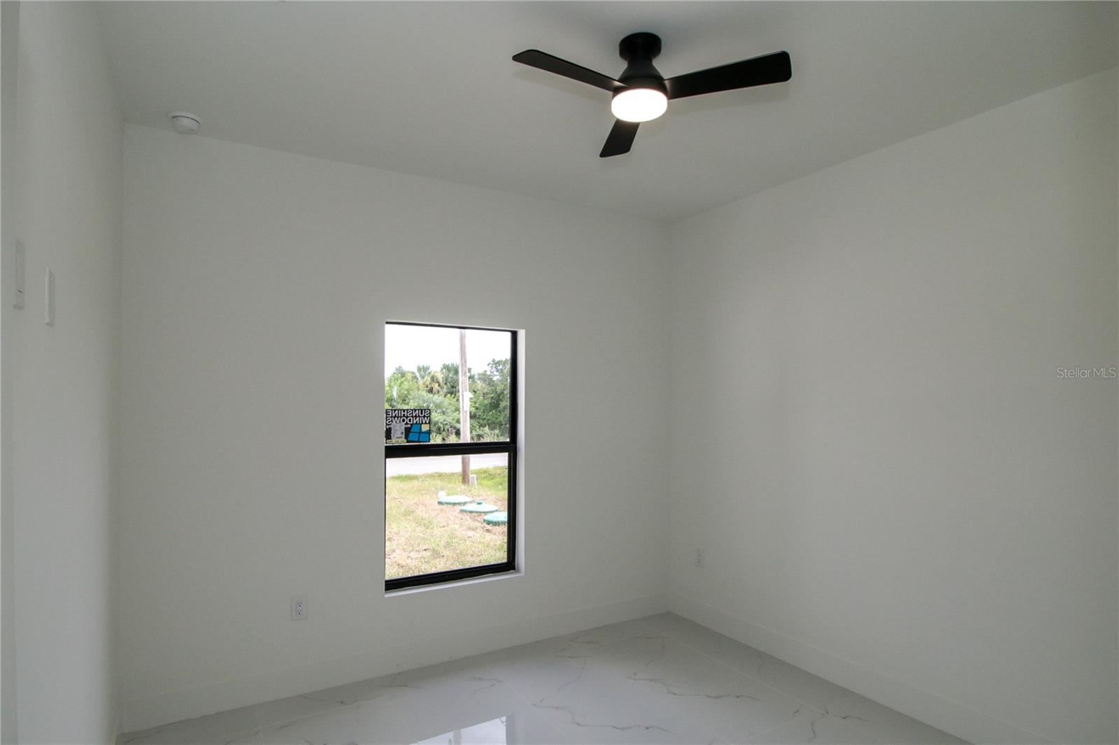 945 Commodore St Property Photo 18
