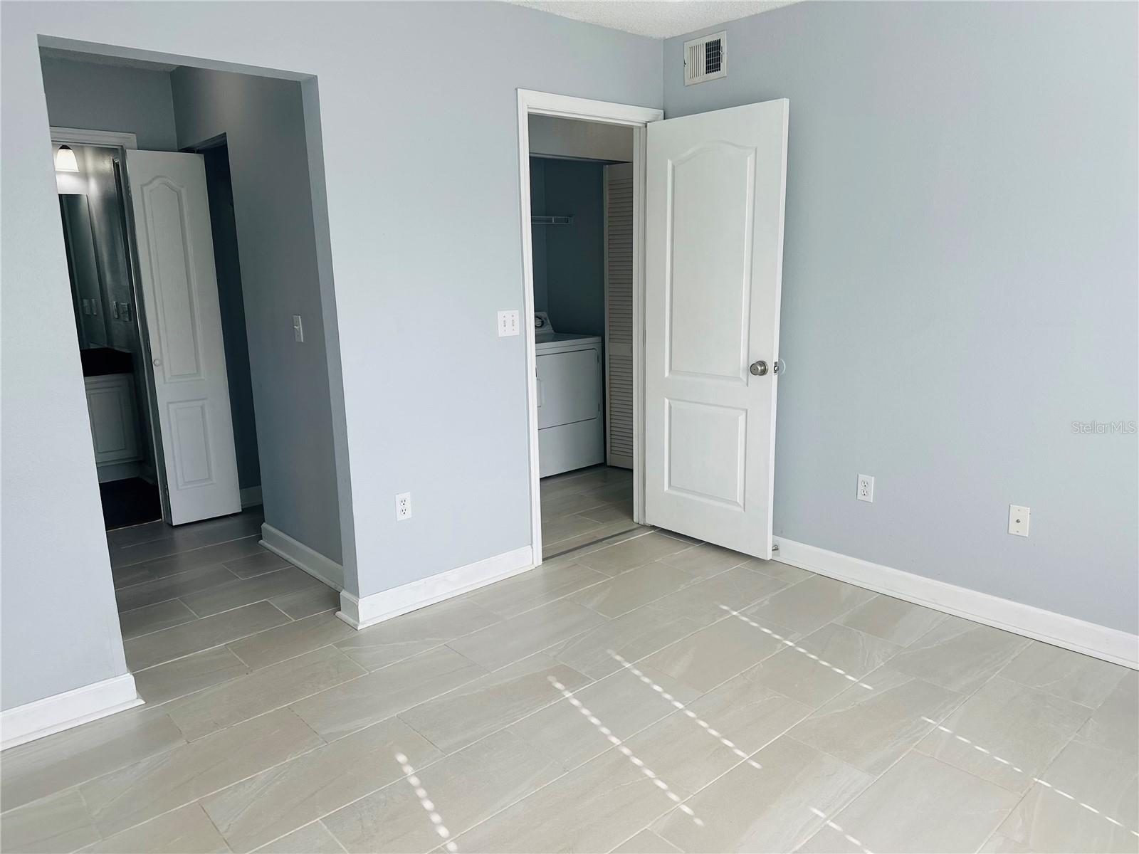 O6438065 Property Photo 12