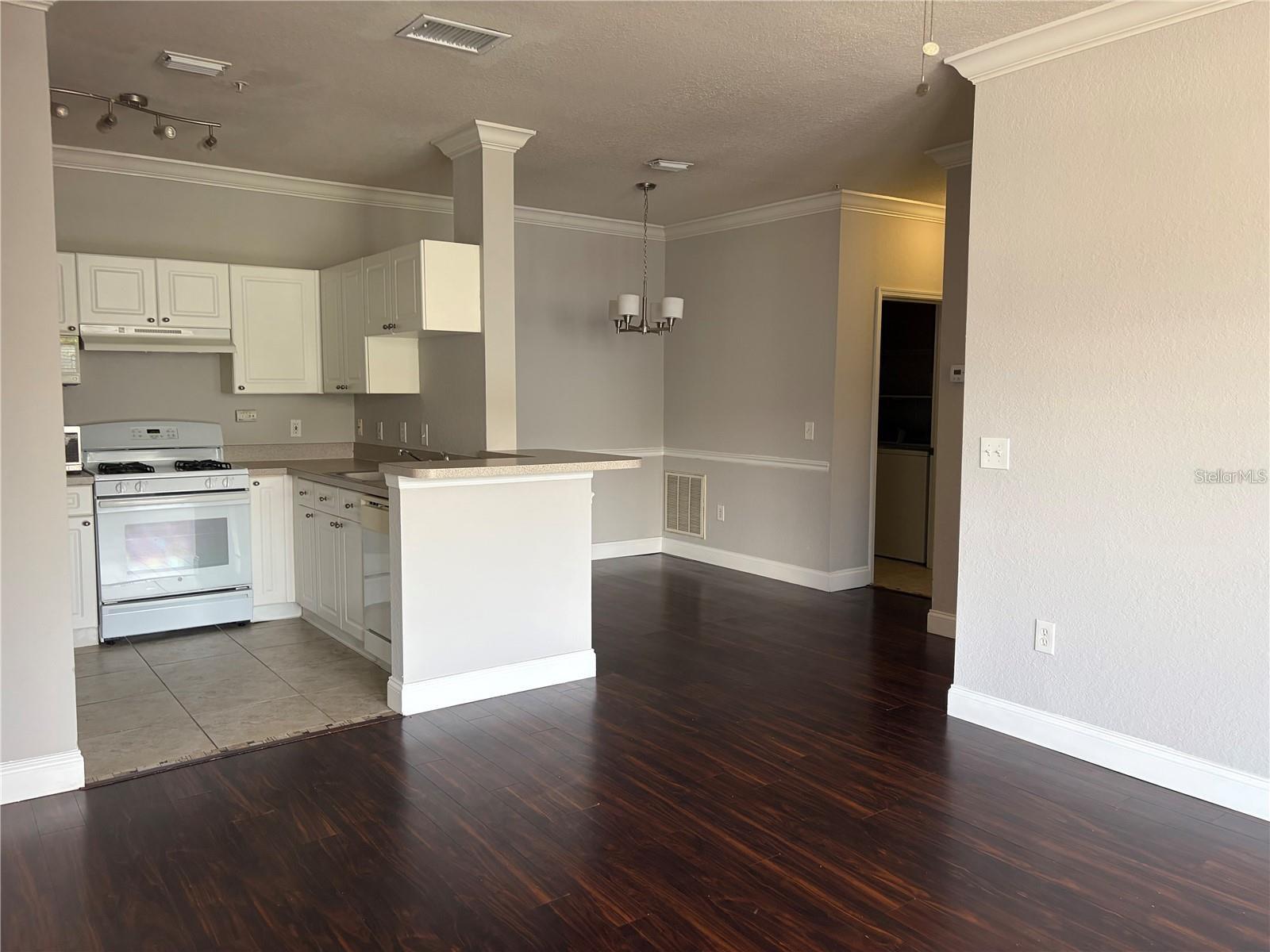 3325 S Kirkman Rd #423 Property Photo 2