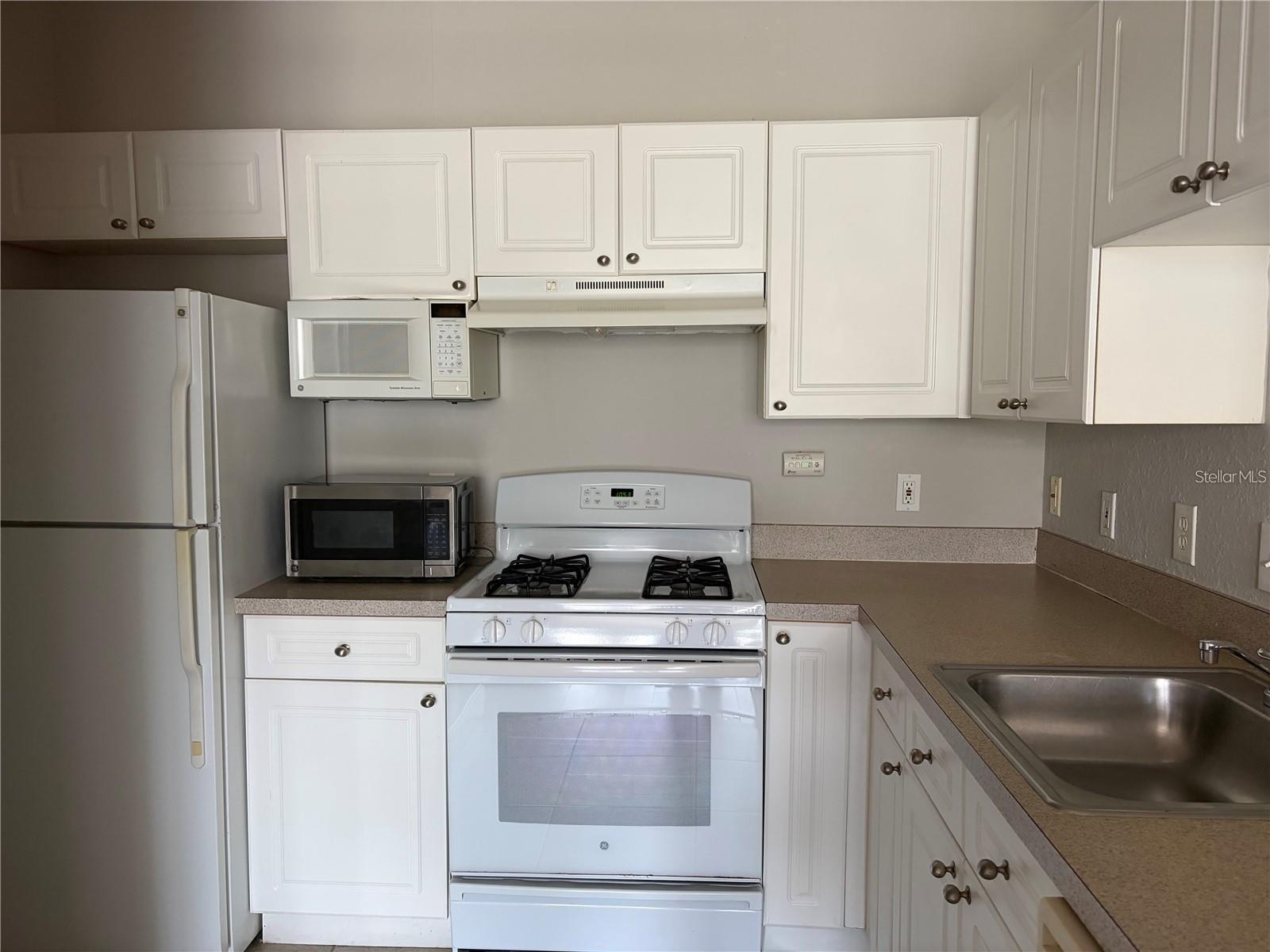 3325 S Kirkman Rd #423 Property Photo 4