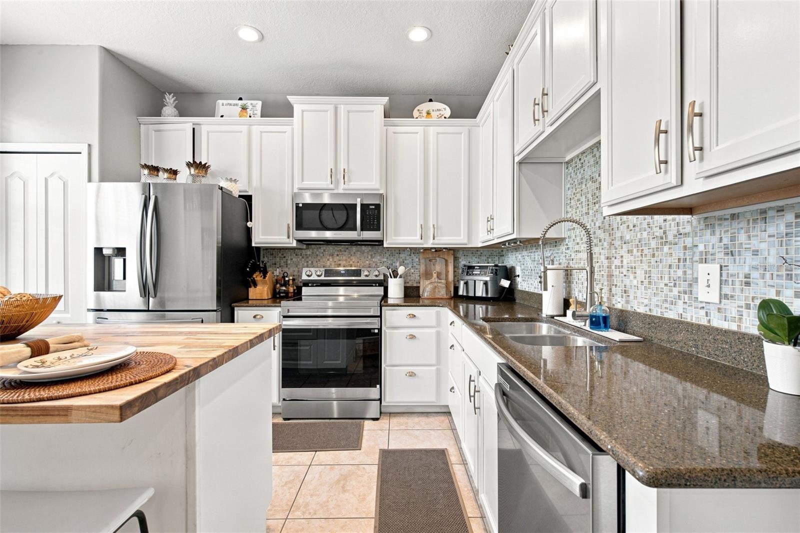 14310 Queenside St Property Photo 4