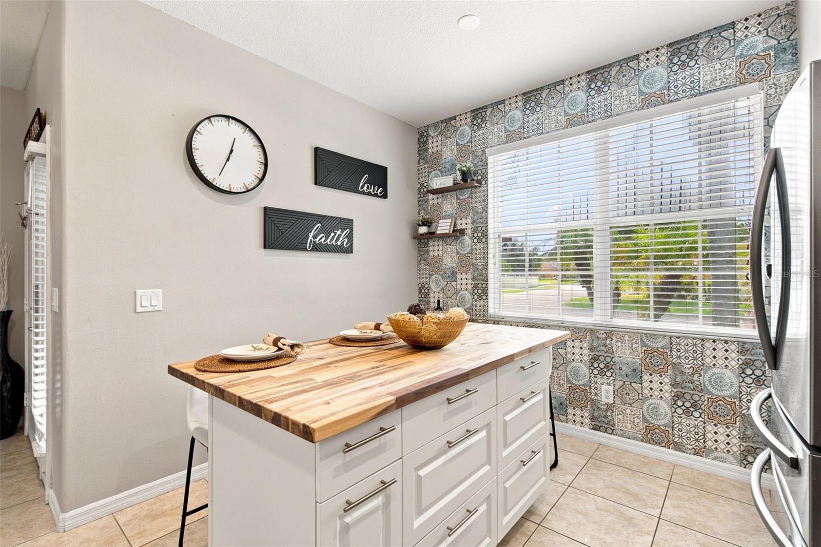 14310 Queenside St Property Photo 5