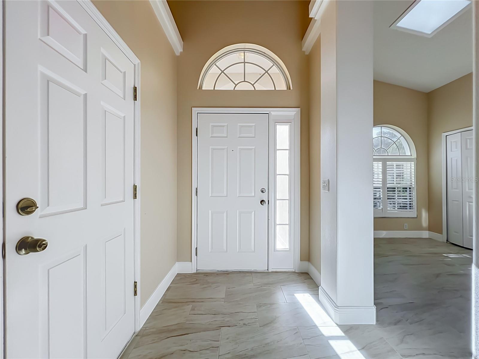 1714 Fox Glen Ct Property Photo 3