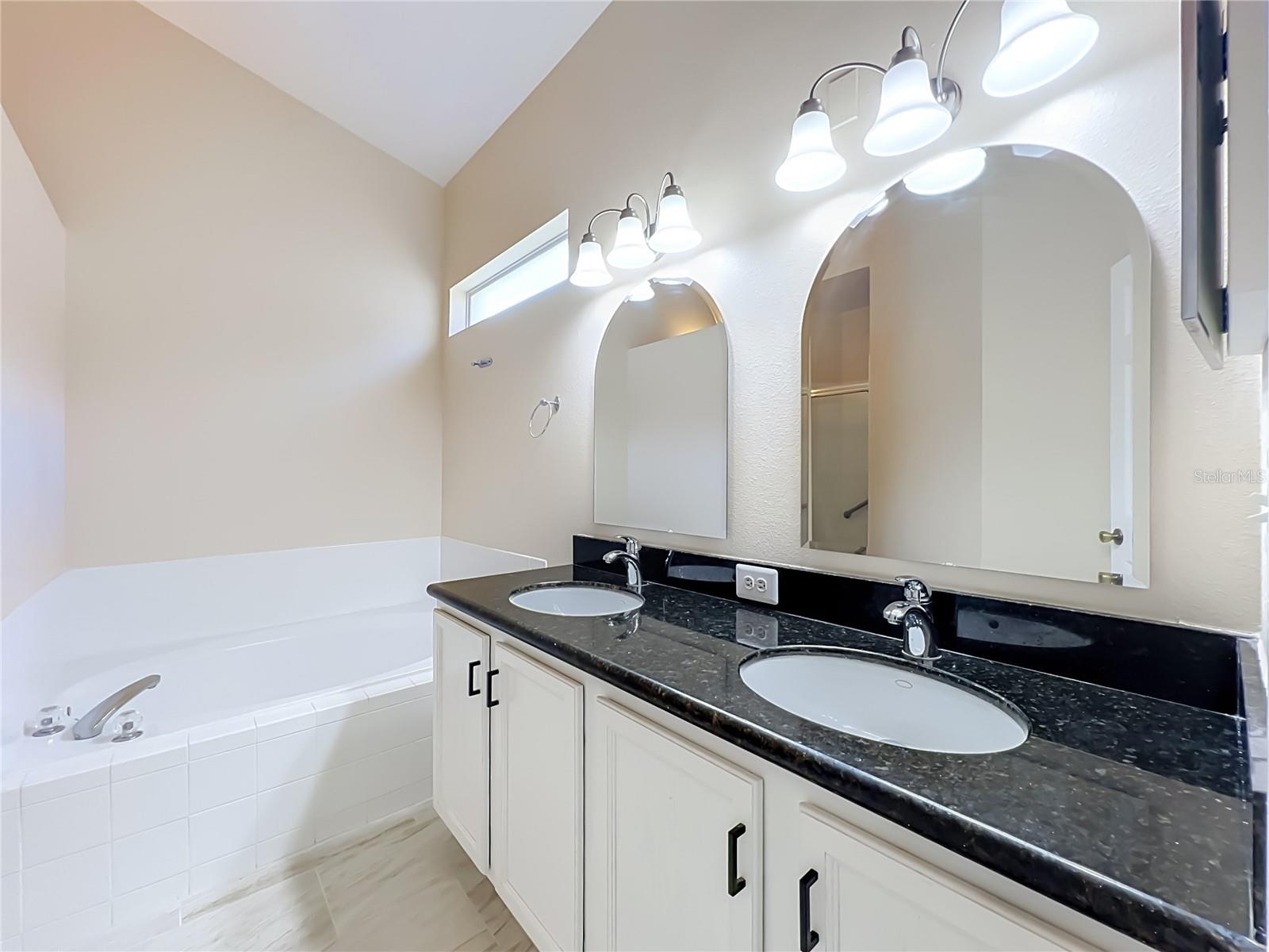 1714 Fox Glen Ct Property Photo 26