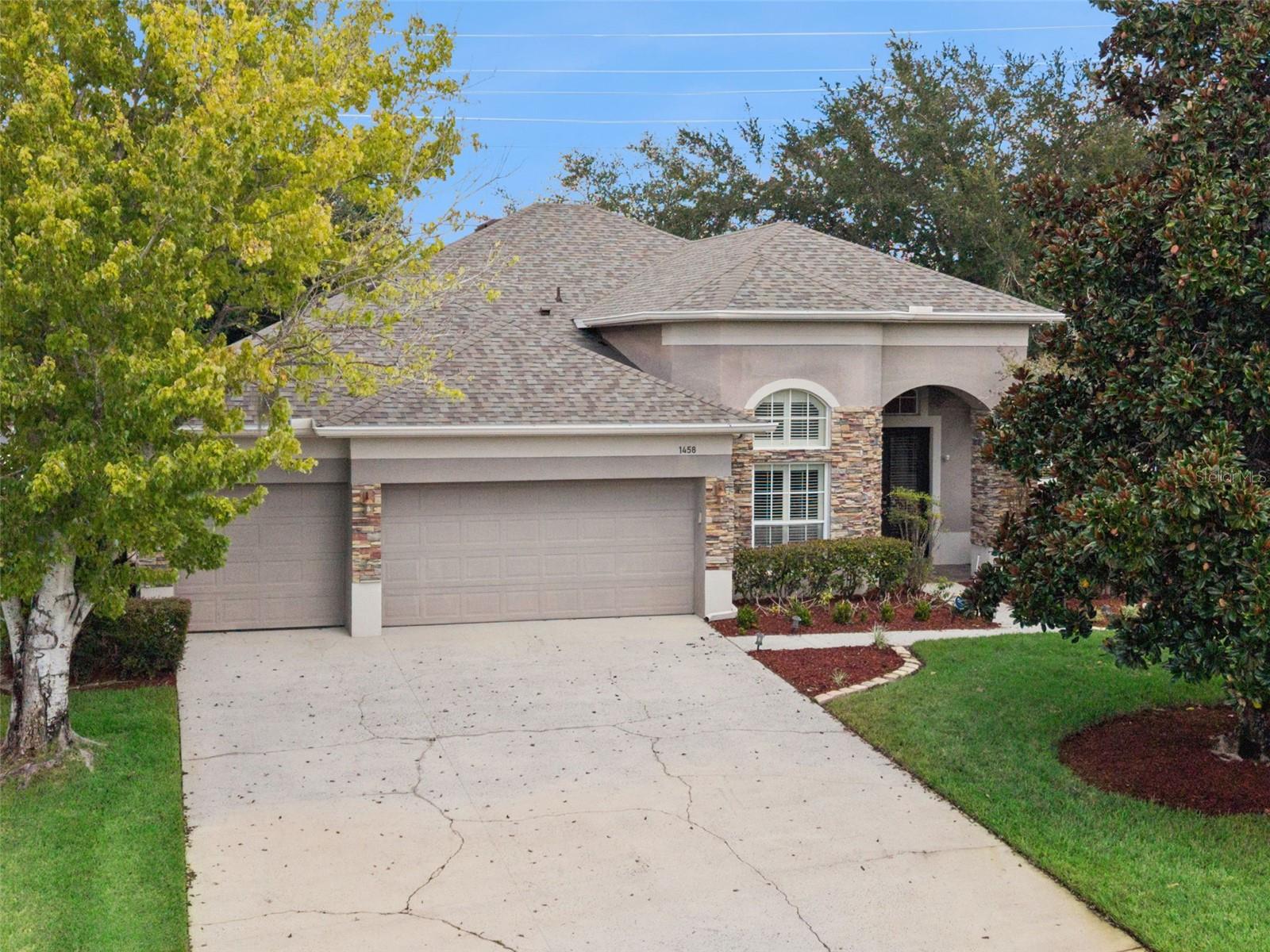 1458 Whitefriar Dr Property Photo 1