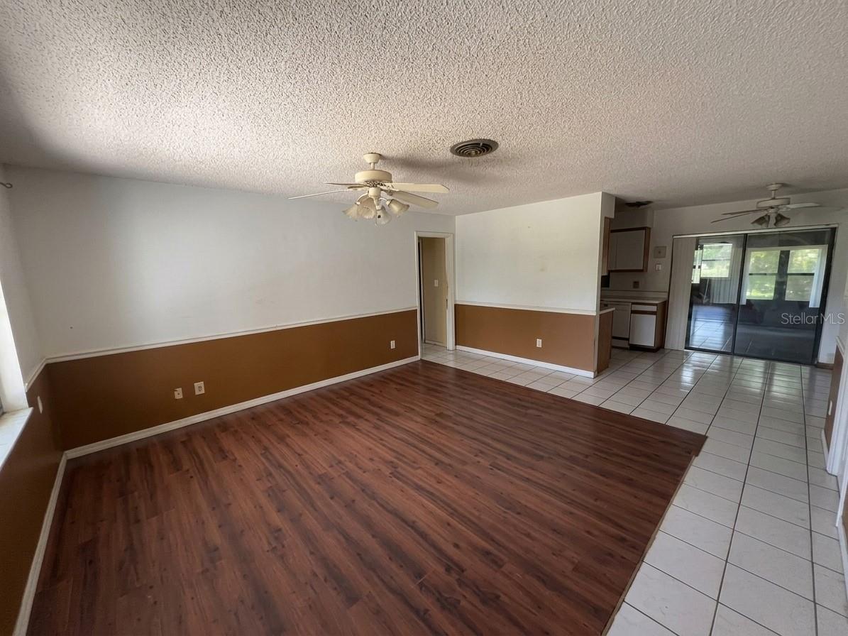 996 Grayson Dr Property Photo 2
