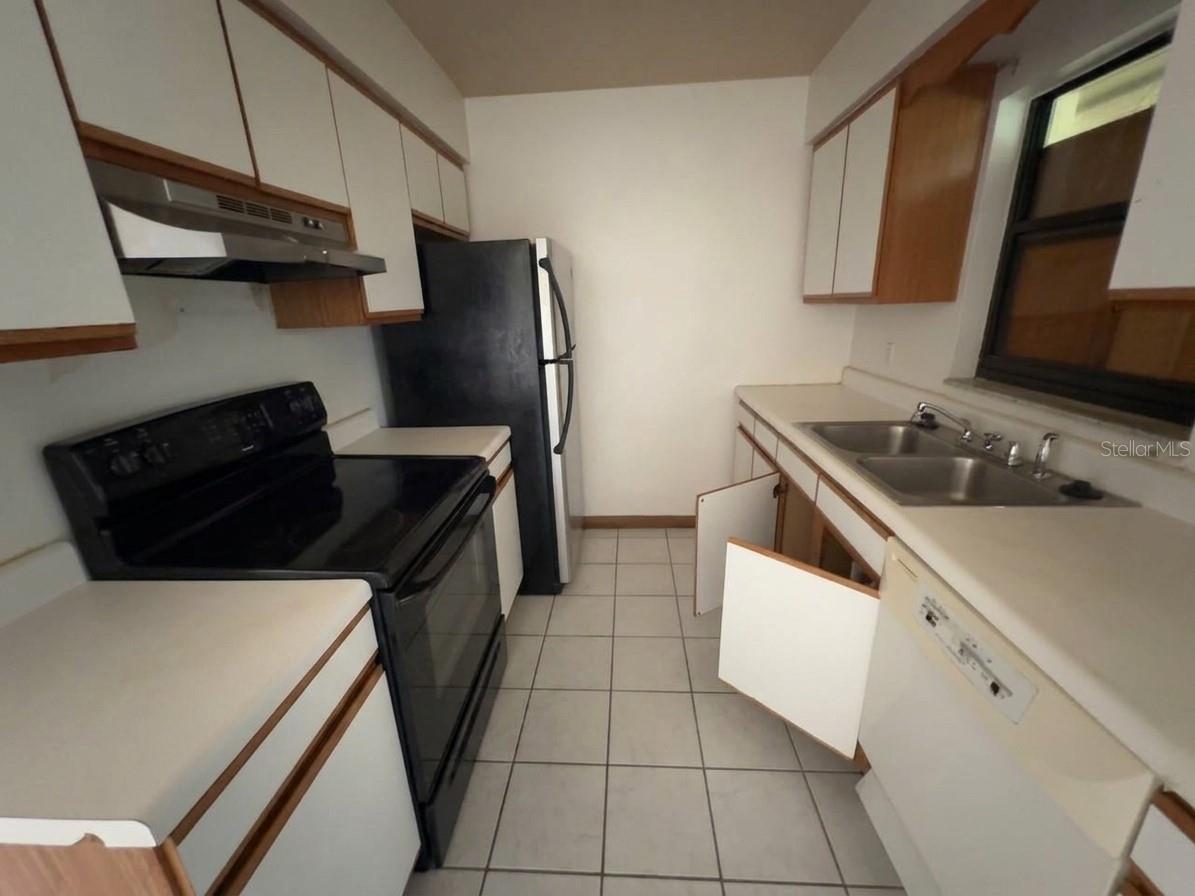 996 Grayson Dr Property Photo 3