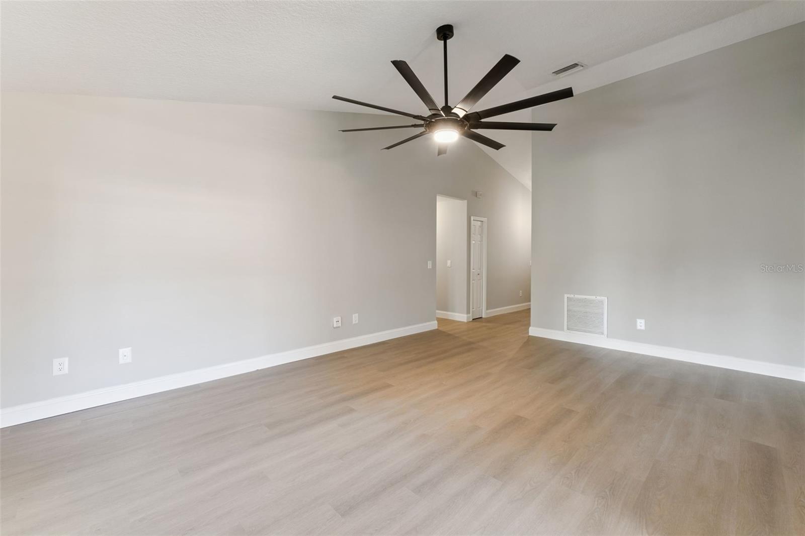564 Chula Woods Ct Property Photo 3