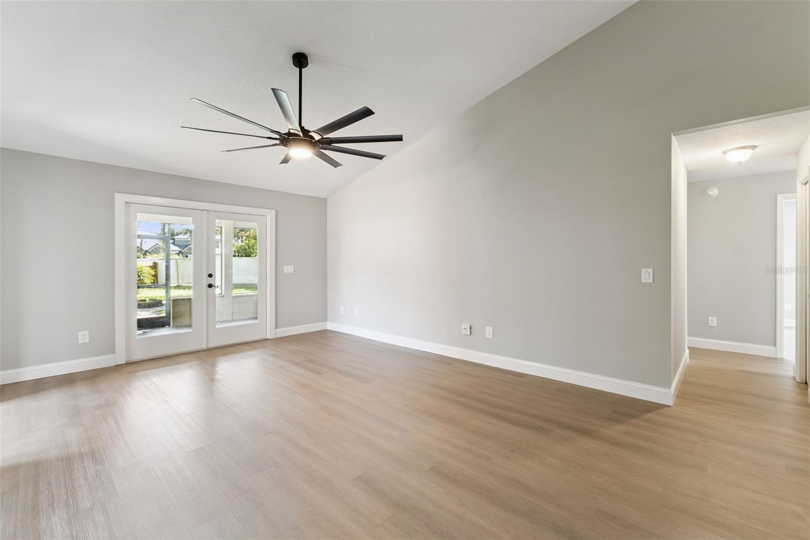564 Chula Woods Ct Property Photo 4