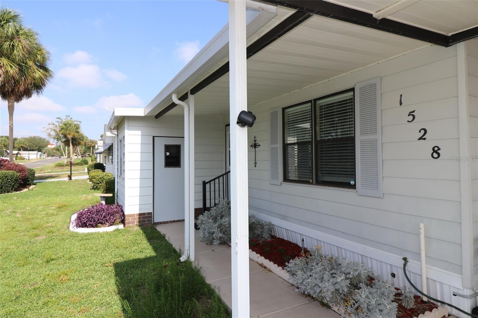 1528 W SCHWARTZ BLVD Property Photo 1