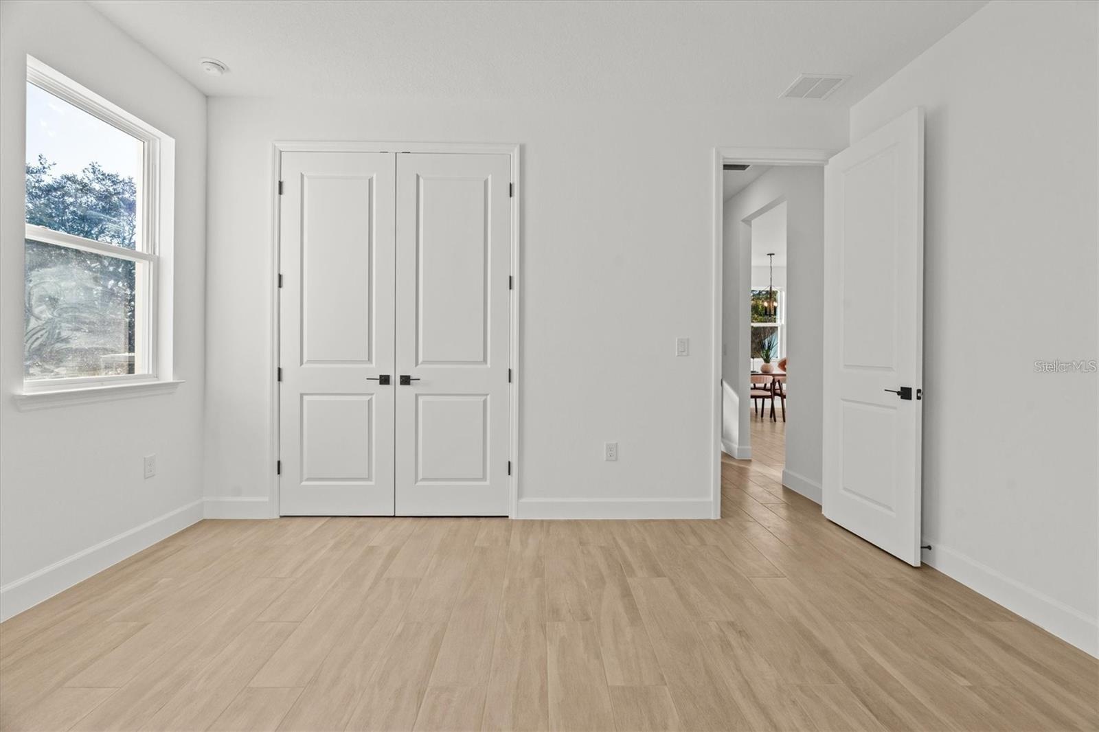 18924 Northrop St Property Photo 16