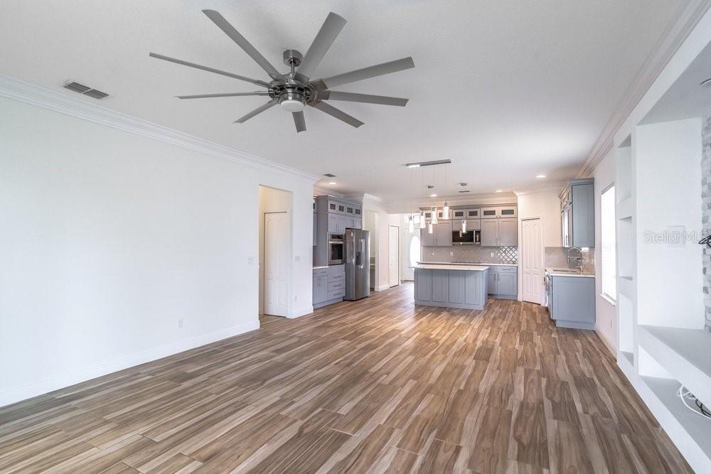 347 Gladesdale St Property Photo 19