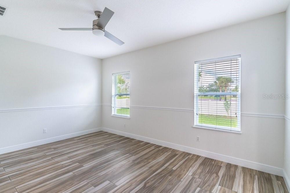 347 Gladesdale St Property Photo 25