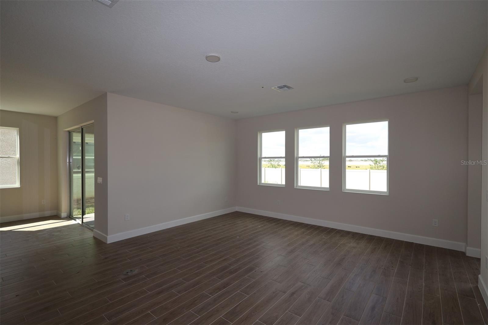 5400 Lassen St Property Photo 11