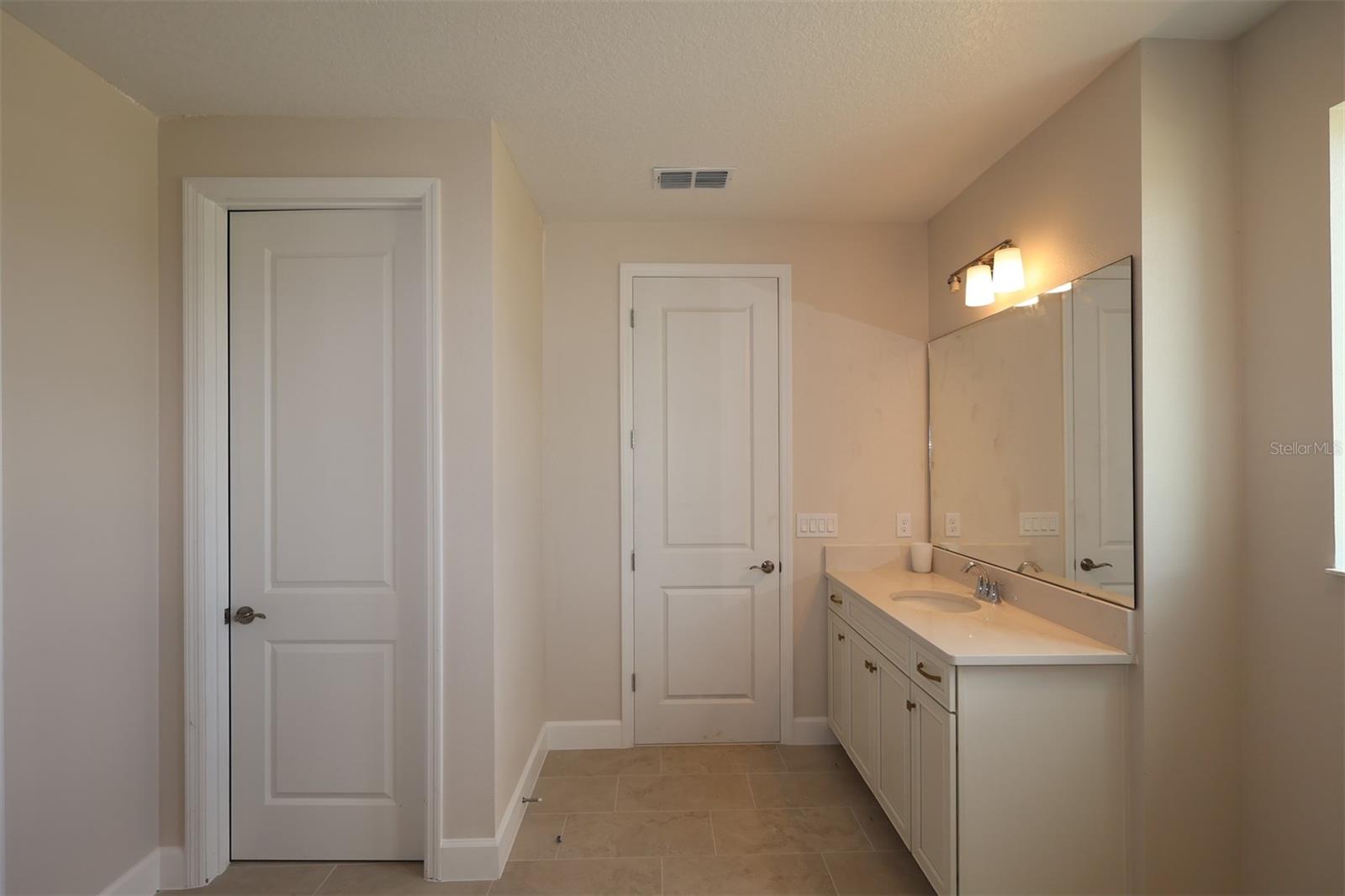5400 Lassen St Property Photo 14