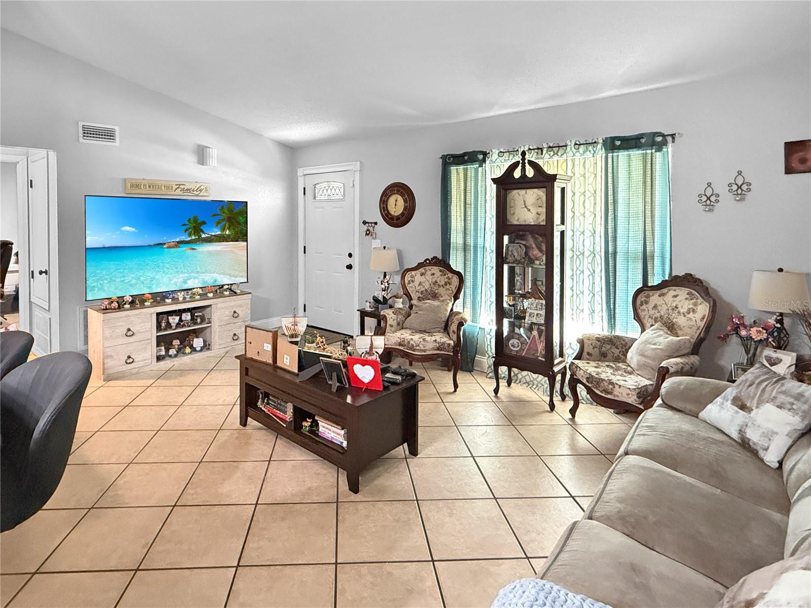 108 Lamar St Property Photo 5