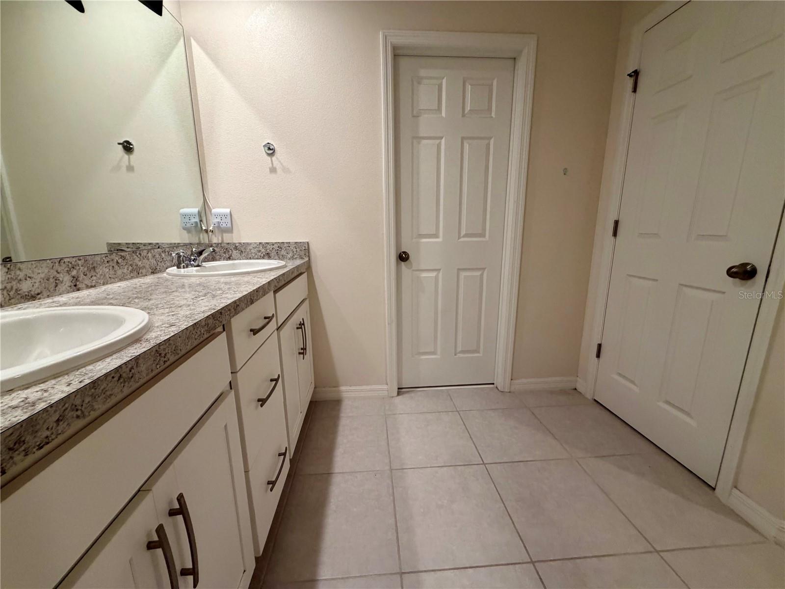 2280 Centerra Loop Property Photo 35
