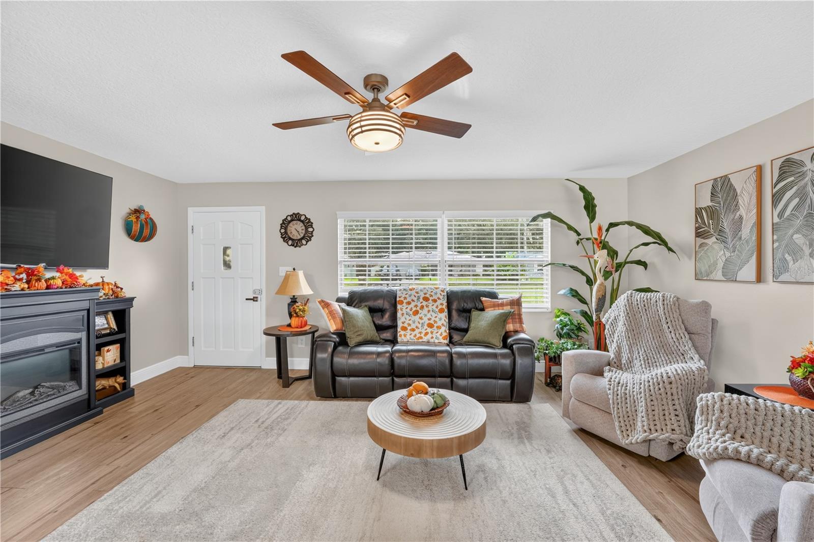 28050 Lois Dr Property Photo 4
