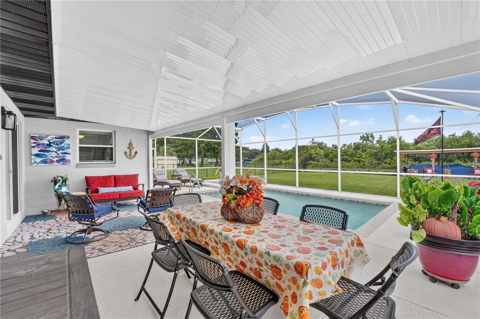 28050 Lois Dr Property Photo 28