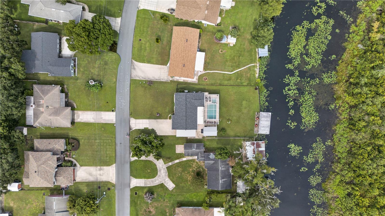 28050 Lois Dr Property Photo 38
