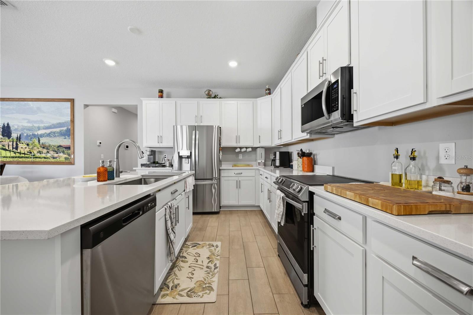 987 Griffon Ave Property Photo 13