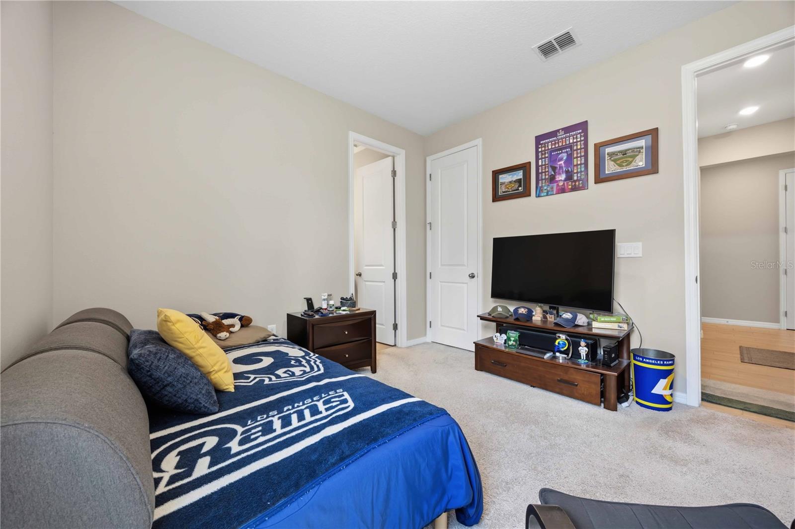 987 Griffon Ave Property Photo 15