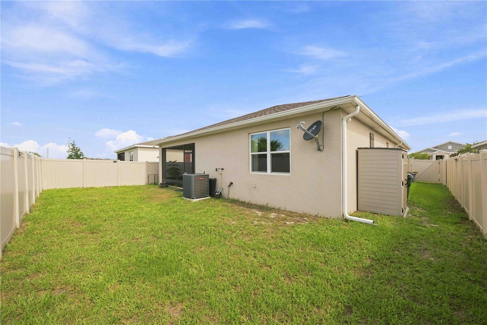 987 Griffon Ave Property Photo 30