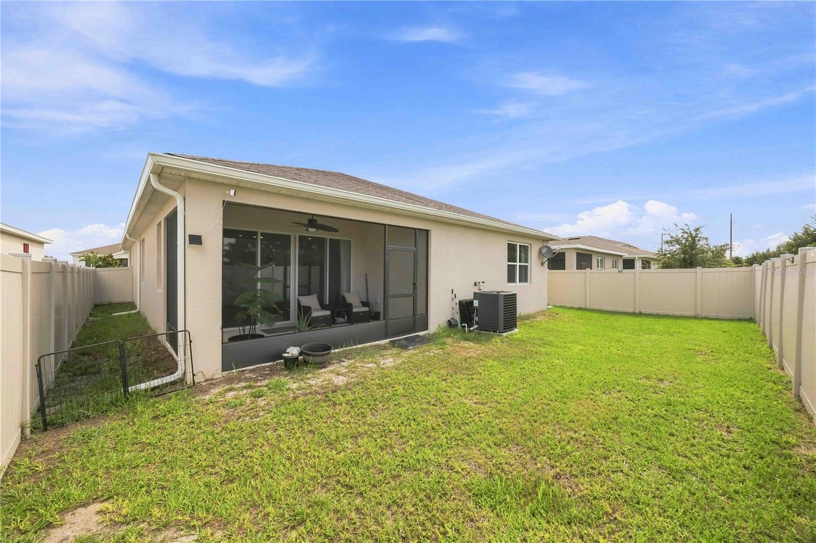 987 Griffon Ave Property Photo 31