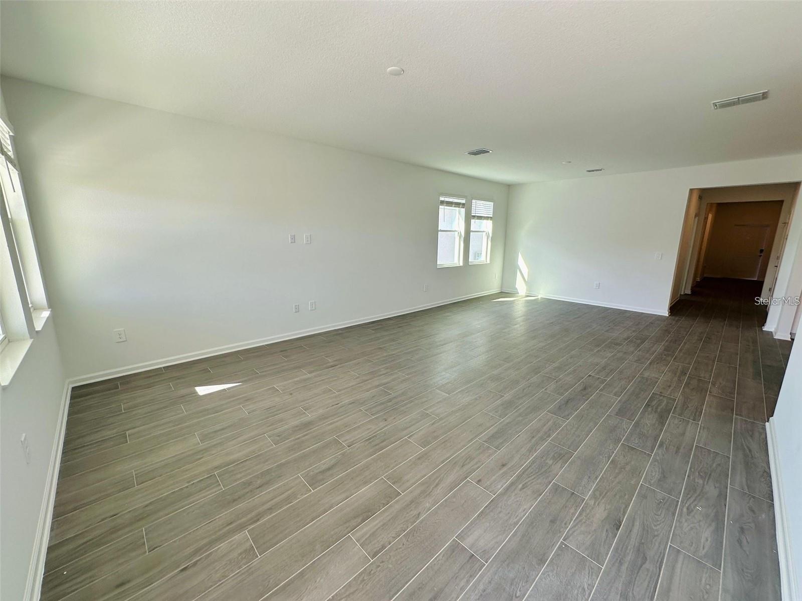 2665 Armstrong Ave Property Photo 2