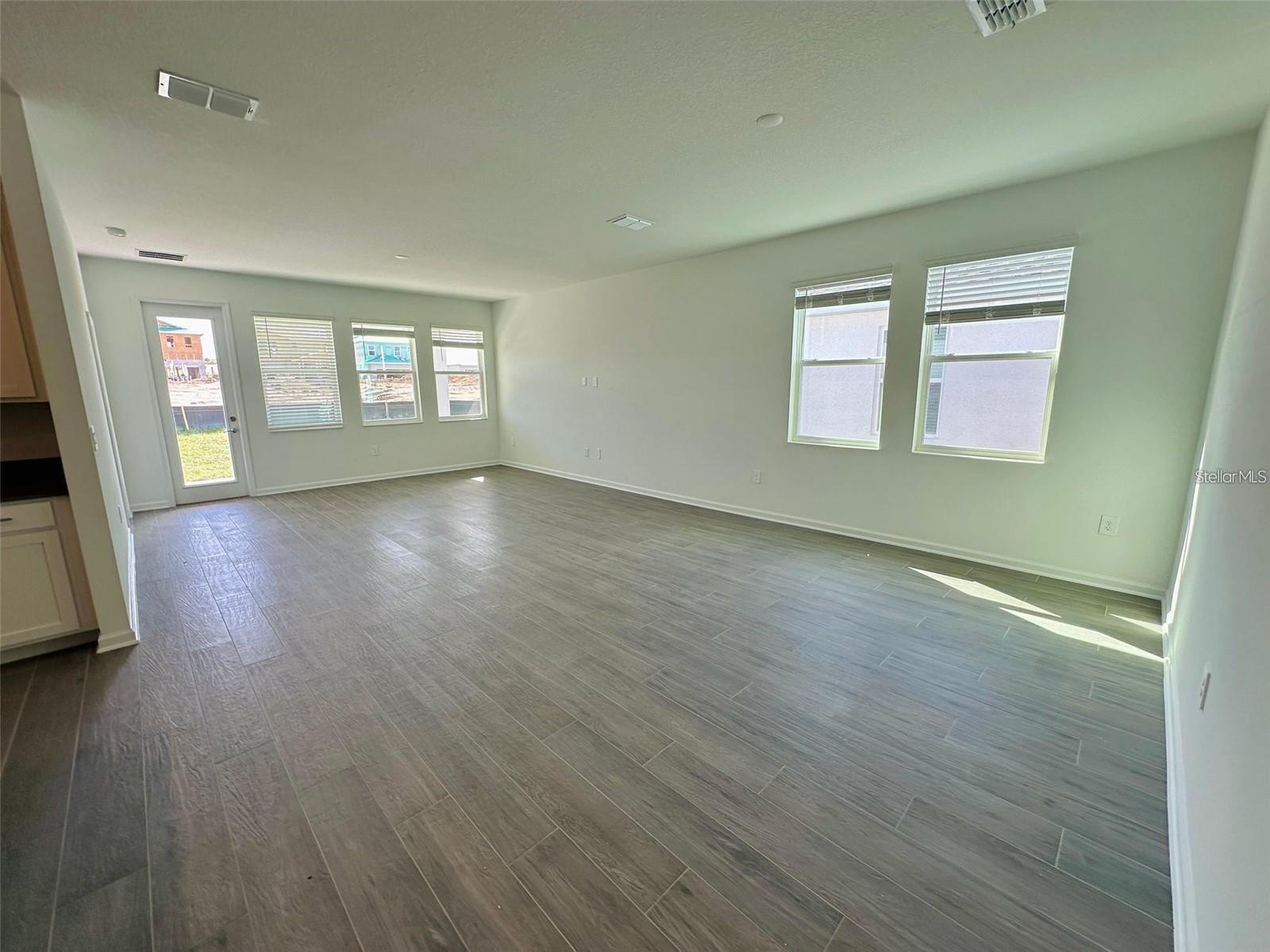 2665 Armstrong Ave Property Photo 4