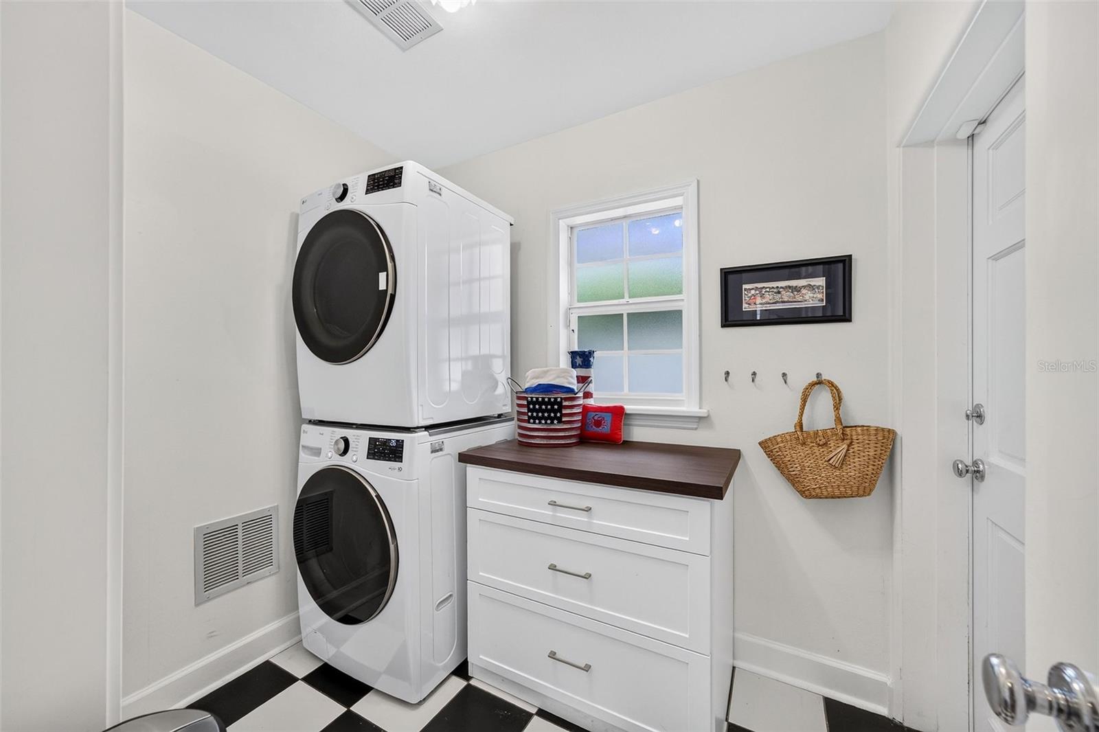 1230 Norwood Pl Property Photo 52