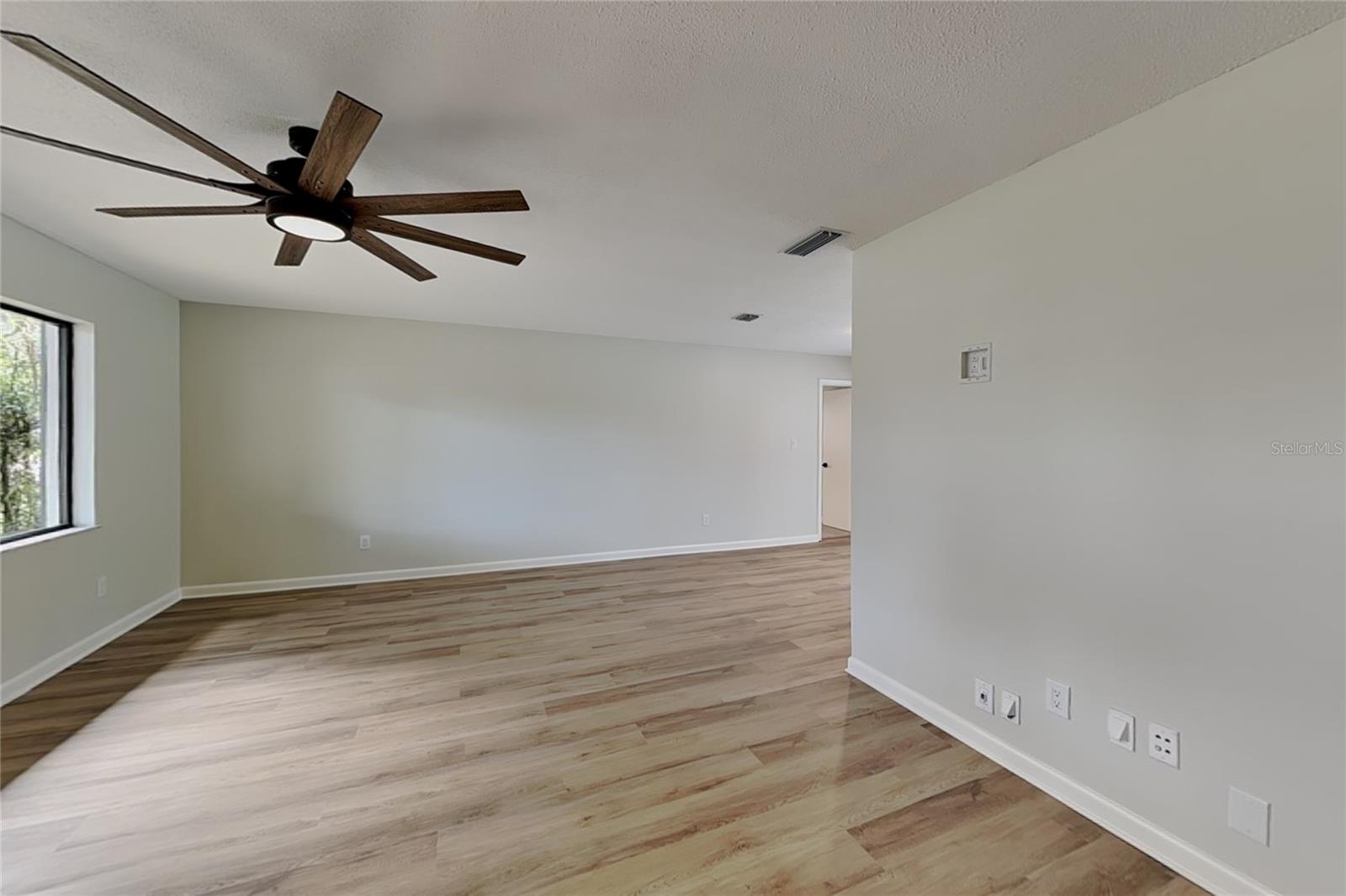 2109 Cree Trl Property Photo 4