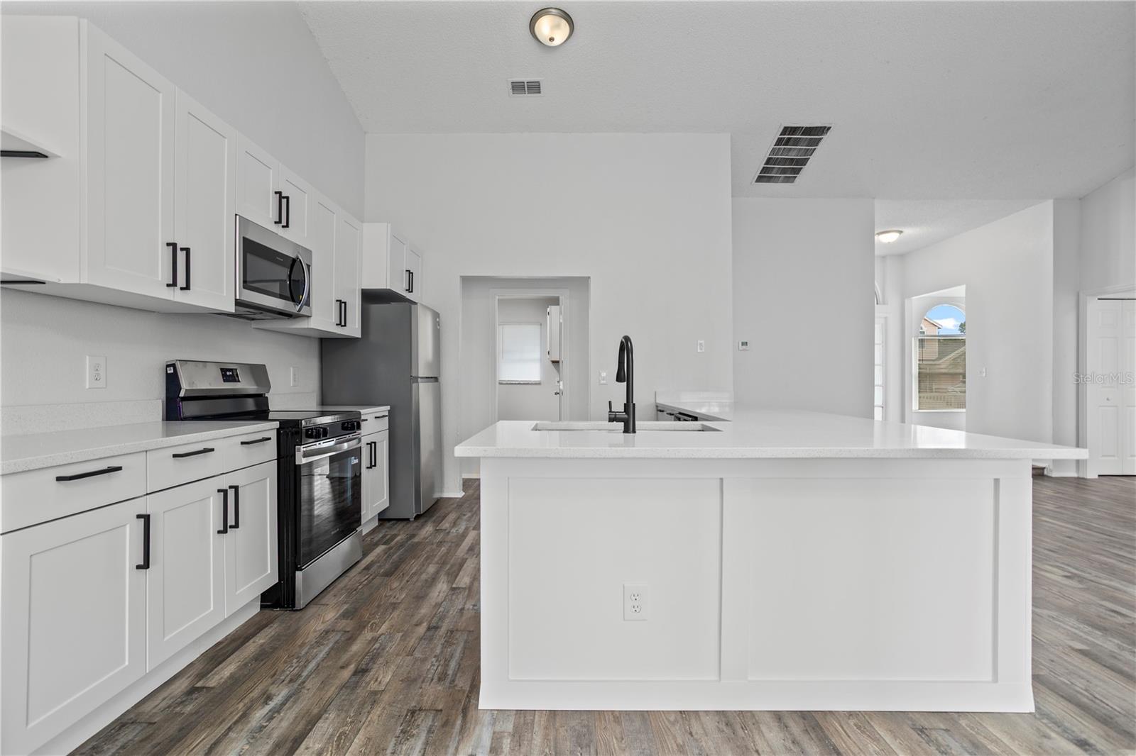 5427 Blue Tick Dr Property Photo 4