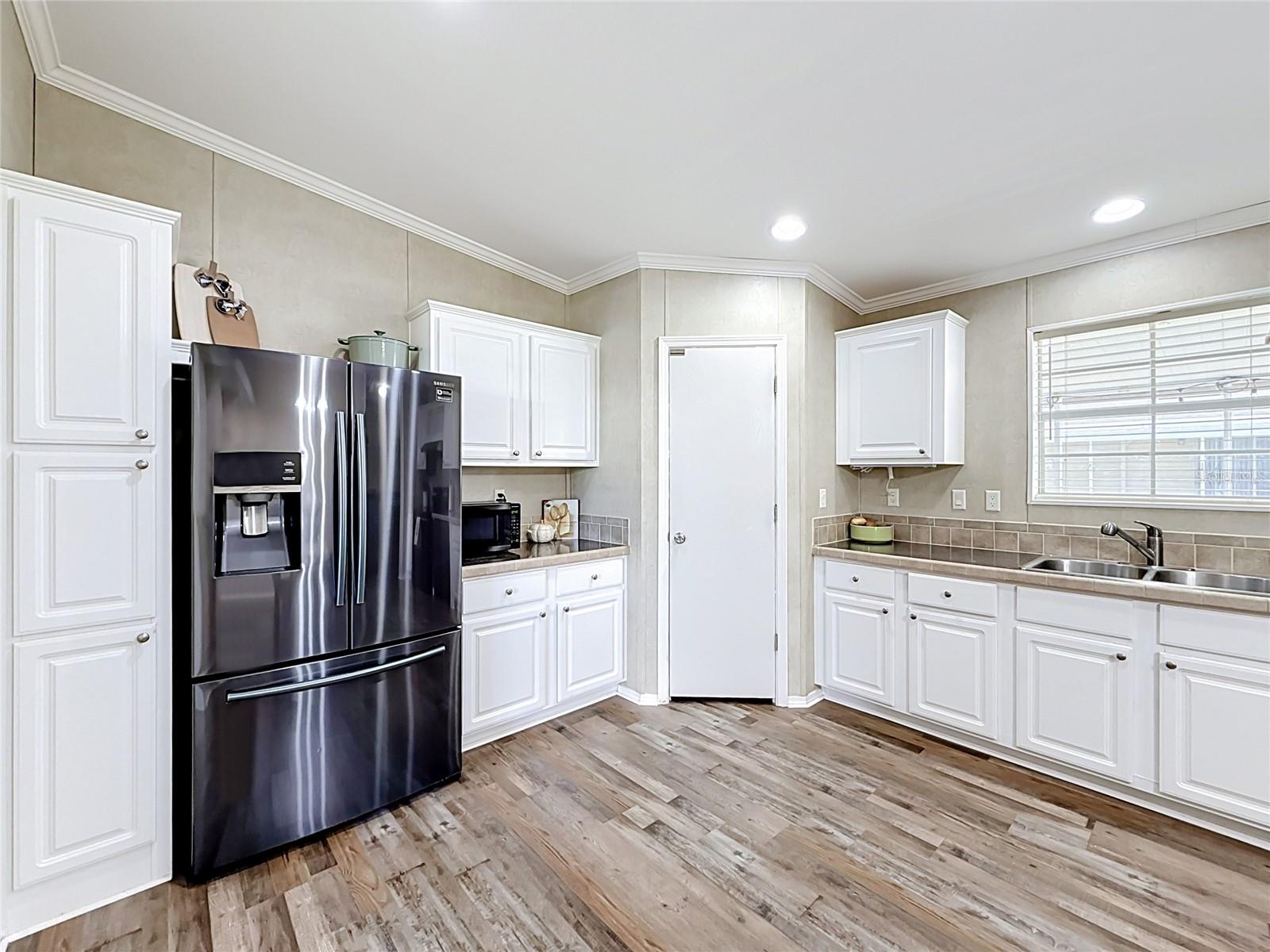 25110 Alamanda Dr Property Photo 8