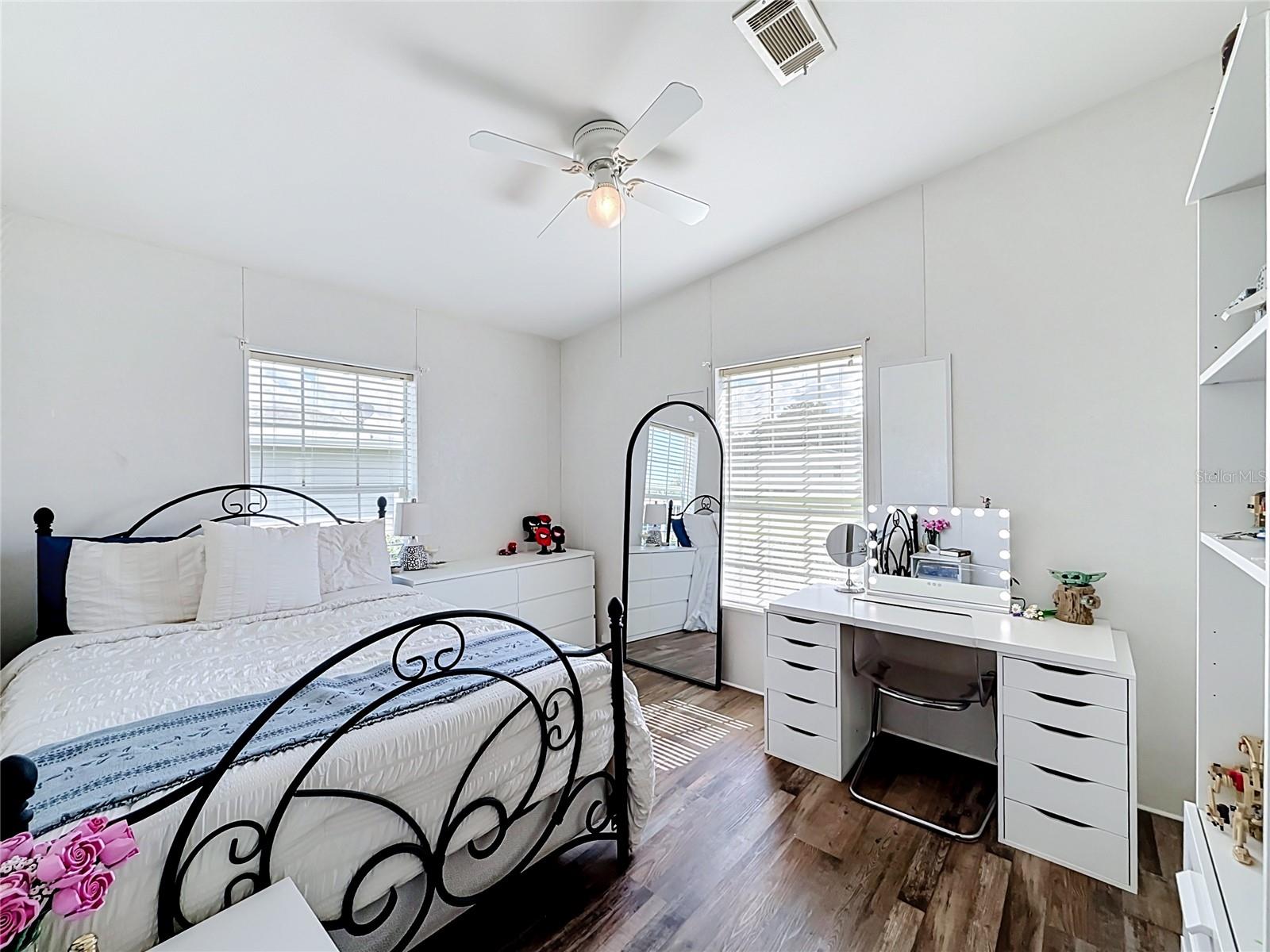 25110 Alamanda Dr Property Photo 22