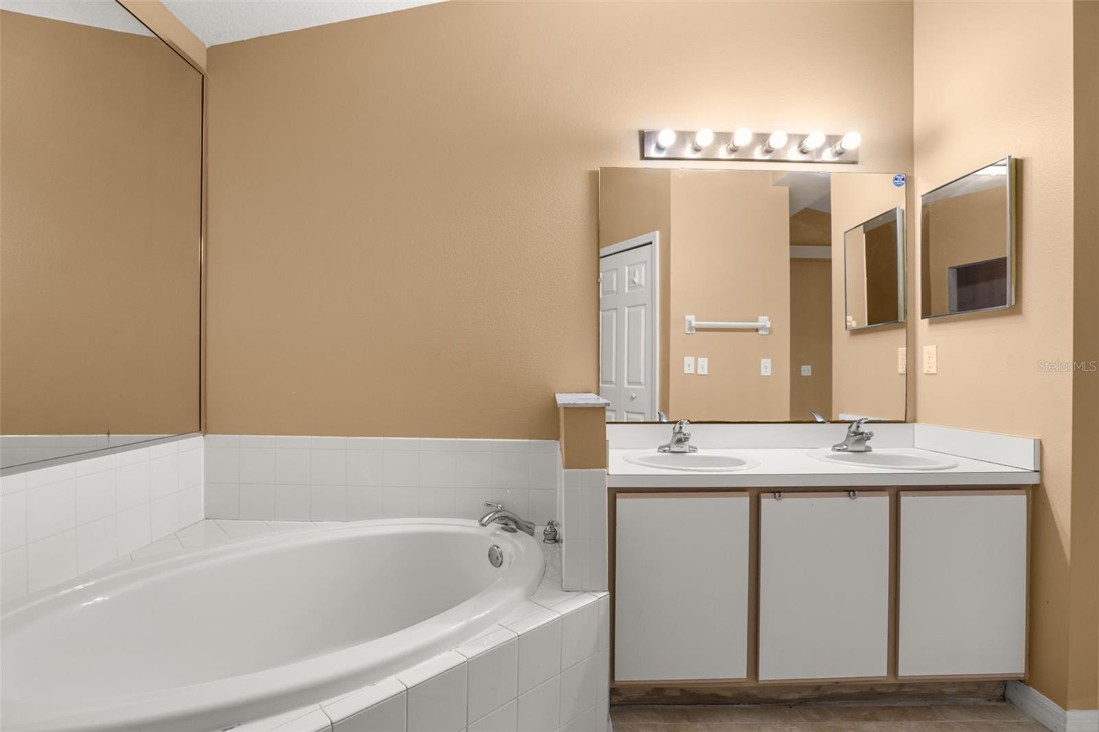 2501 Daffadil Ter Property Photo 18