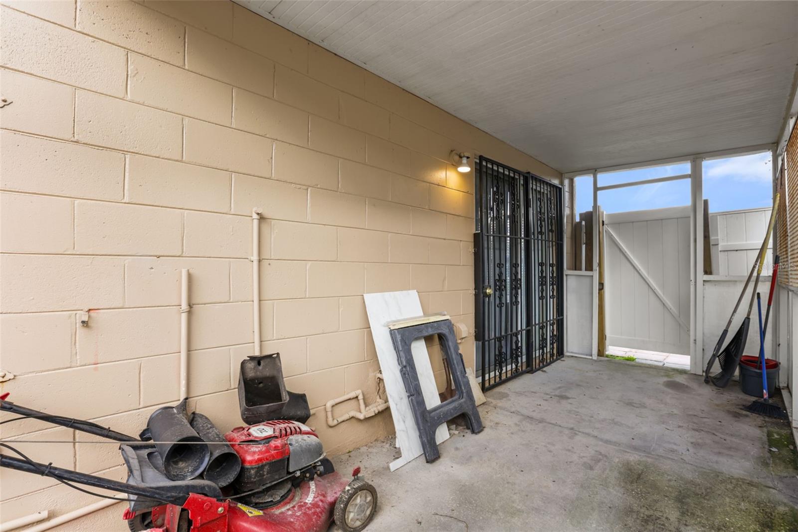 2501 Daffadil Ter Property Photo 24