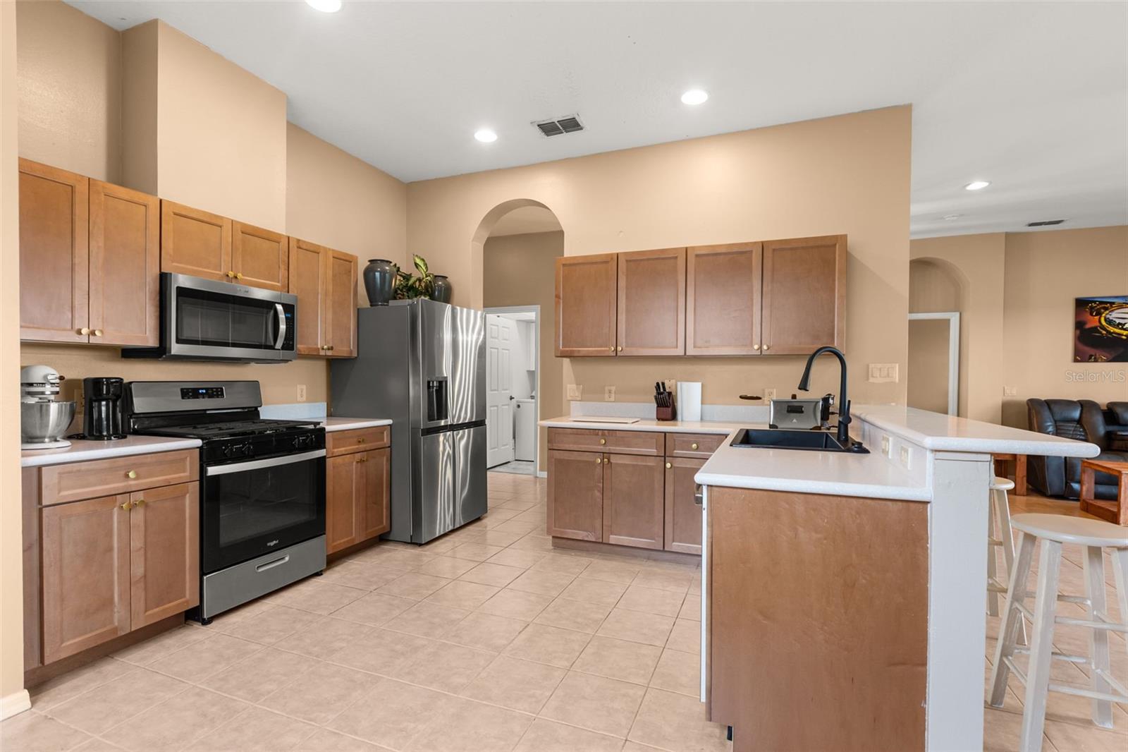 2390 Caledonian St Property Photo 4