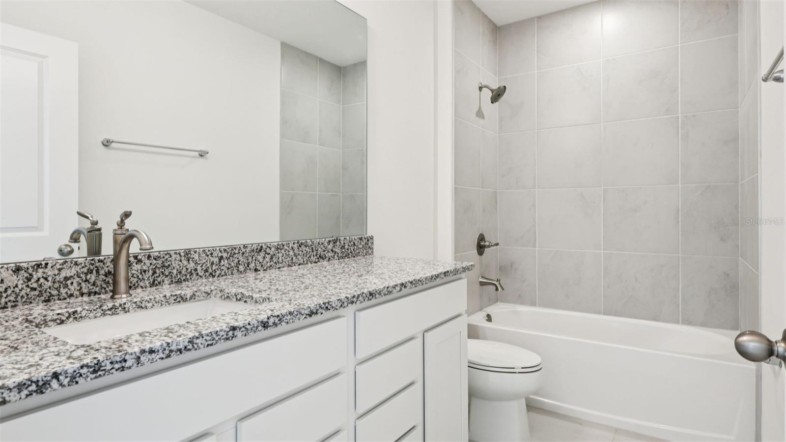 815 Andrew St Property Photo 24