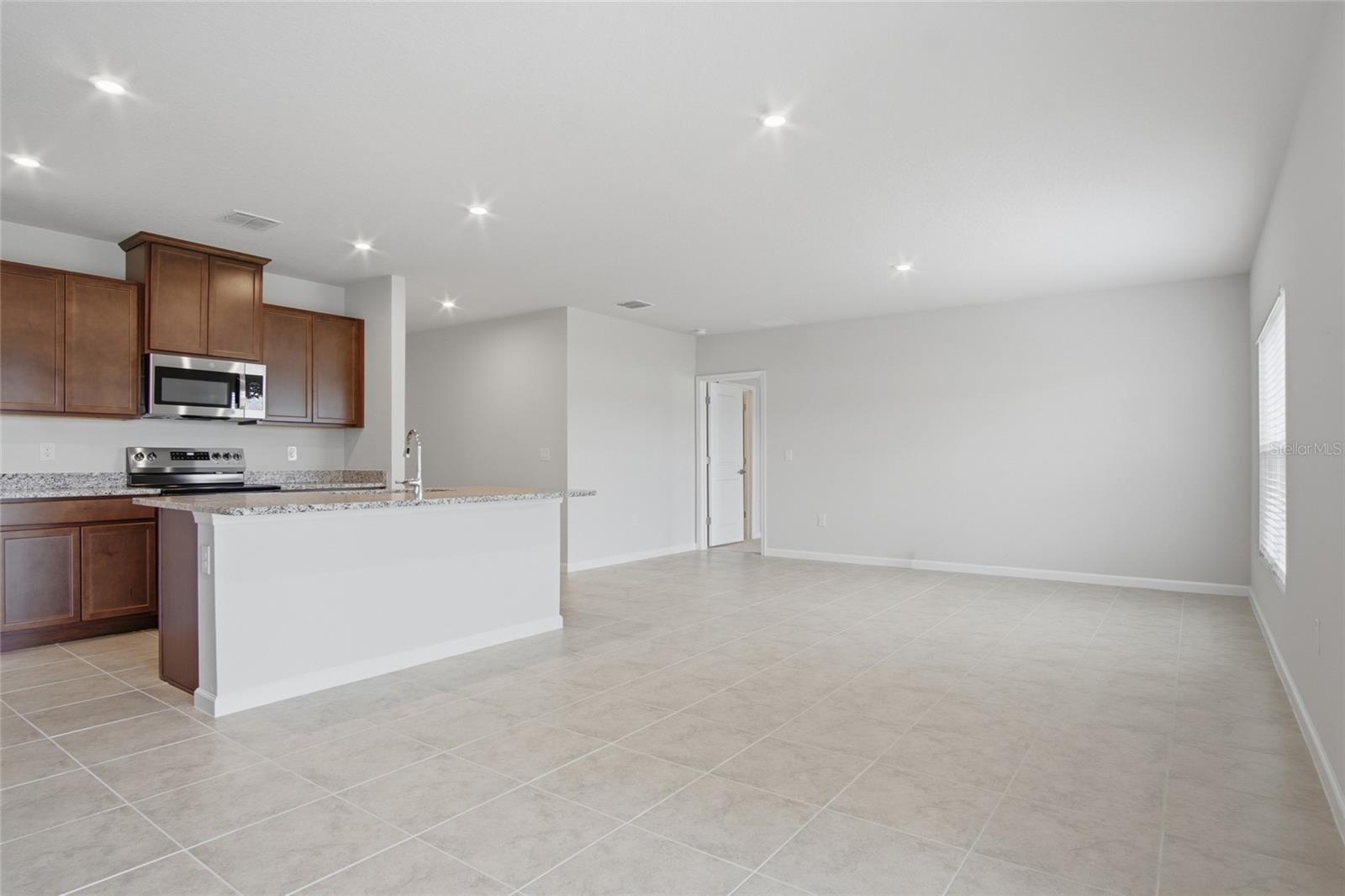 724 Cantaberry Dr Property Photo 10