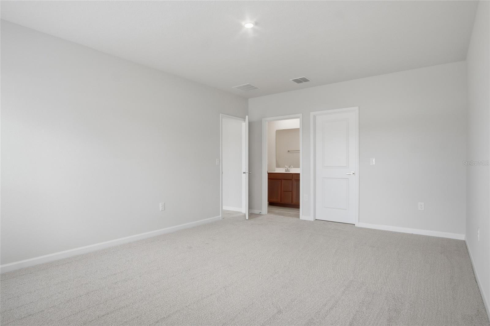724 Cantaberry Dr Property Photo 14