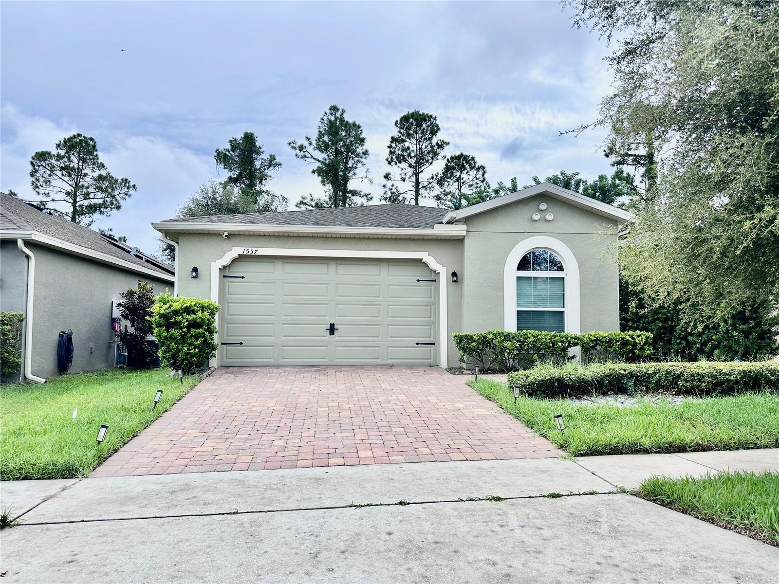 1557 AMBER LEAF CIR Property Photo 1