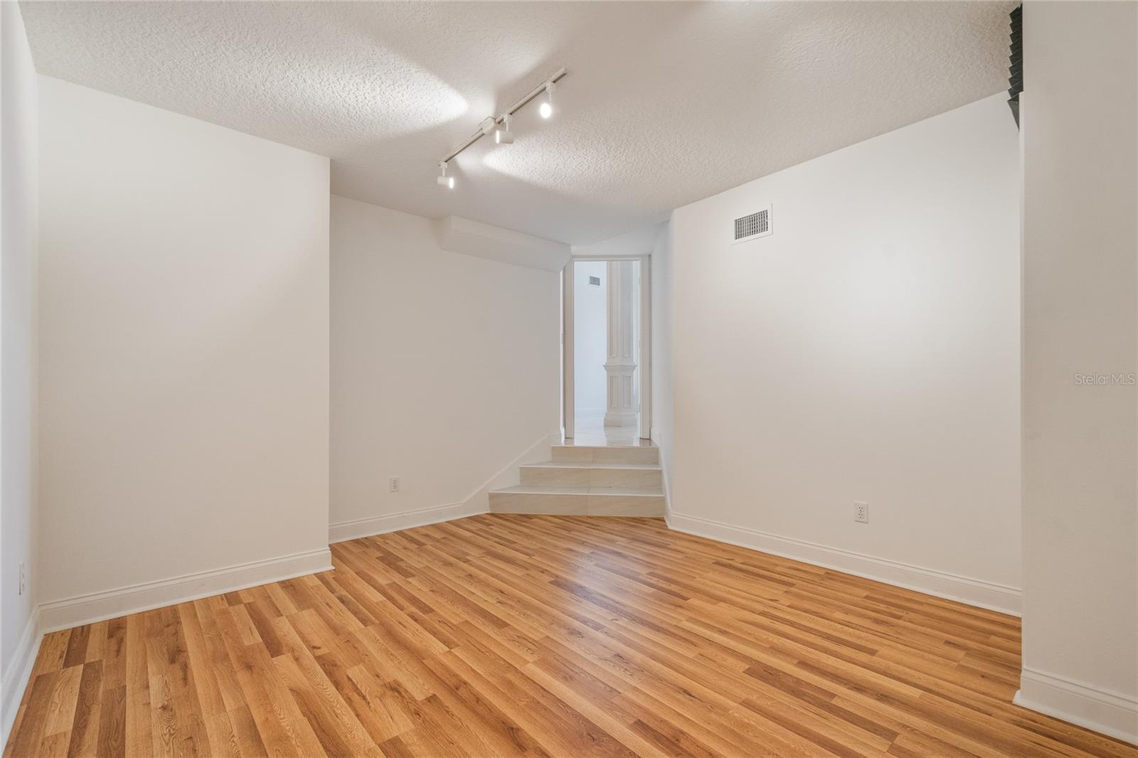 672 Stonefield Loop Property Photo 25
