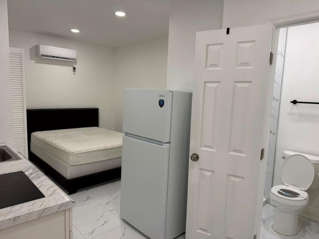 O6438436 Property Photo 5