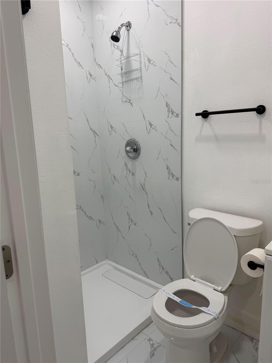 O6438436 Property Photo 10
